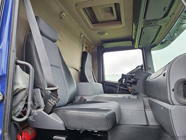 Gesloten bak SCANIA P230