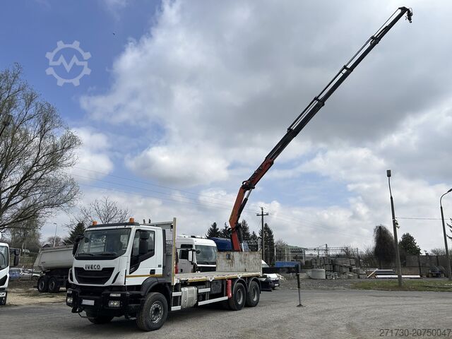 Düz kasa kamyon Iveco X-WAY 360 6X4/PALFINGER PK.22002 + FUNK