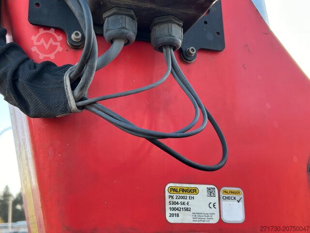 Düz kasa kamyon Iveco X-WAY 360 6X4/PALFINGER PK.22002 + FUNK