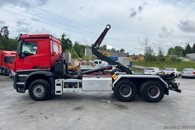 Φορτηγό γερανός roll-off MERCEDES-BENZ Arocs 2648 6x4 Hiab 21T