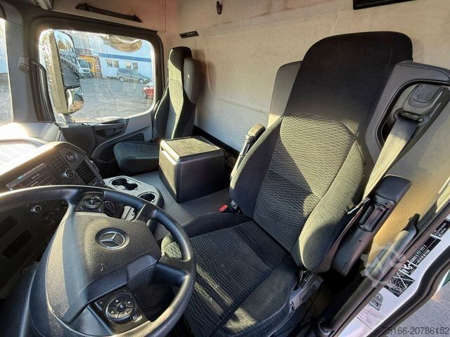 Samochód do przewozu napojów MERCEDES-BENZ ANTOS 2532 L Getränkekoffer 7,40 m LBW 3 T*LENK