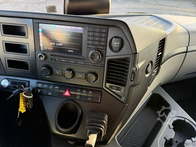 Samochód do przewozu napojów MERCEDES-BENZ ANTOS 2532 L Getränkekoffer 7,40 m LBW 3 T*LENK