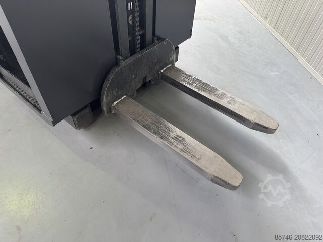 V 10 / * ΔΙΠΛΟ τιμόνι !! LINDE V 10 / * DOUBLE steering !!