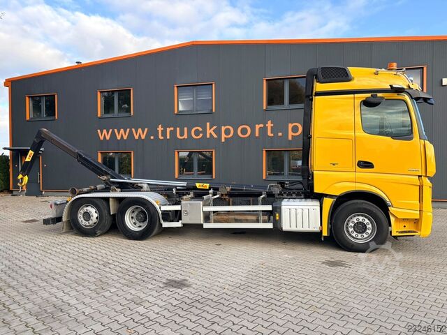 Φορτηγό γερανός roll-off MERCEDES-BENZ Actros 2551 Abrollkipper Hyva