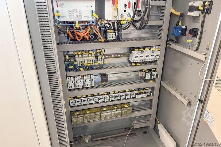 Centre d'usinage universel 2 x DMC 63V