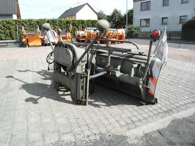 Aangepaste bestelwagen  Schneepflug Schmidt E3 elektro hydraulisch