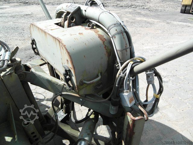 Aangepaste bestelwagen Schneepflug Schmidt E3 elektro hydraulisch