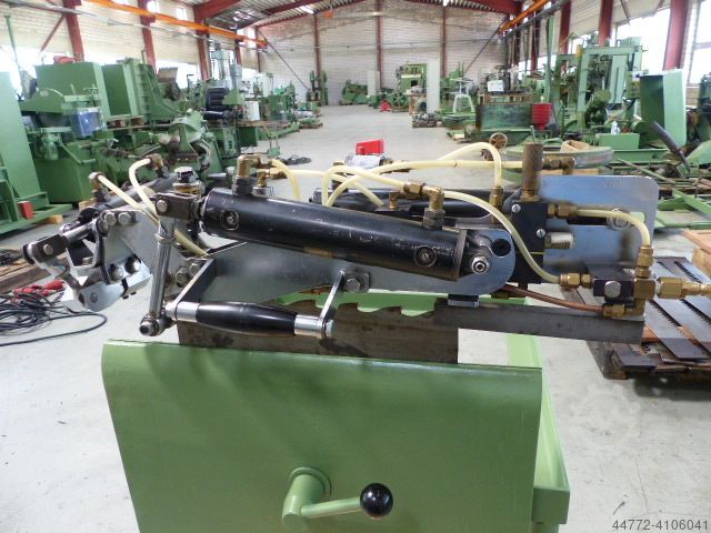 Zařízení pro lisování a pneumatickou změnu velikosti Oppliger Schweiz PSE 810