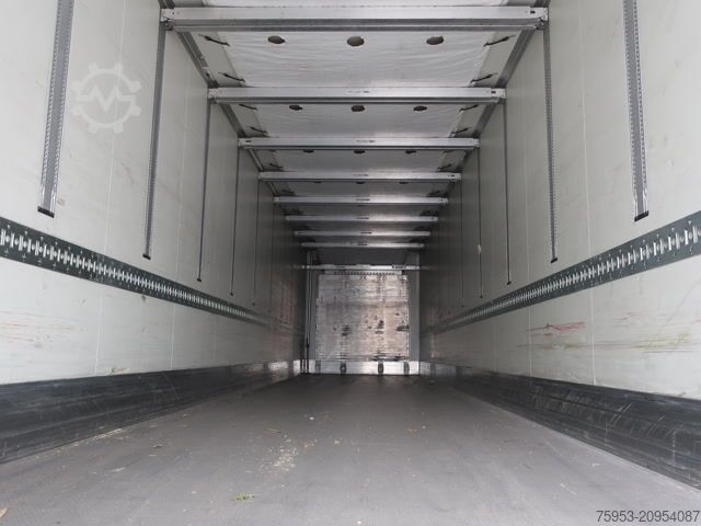 Chladírenský návěs Kögel SN24 Doppelstock Carrier Vector