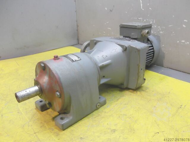 Regelbarer Getriebemotor 0,37 kW 22-110 U/min SEW-EURODRIVE R40 / DF12DT71D-4