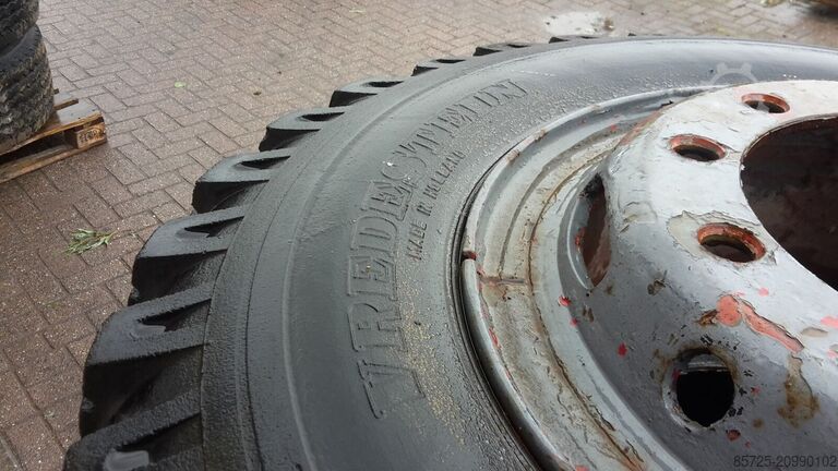 Kerék gumiabronccsal  Vredenstein banden