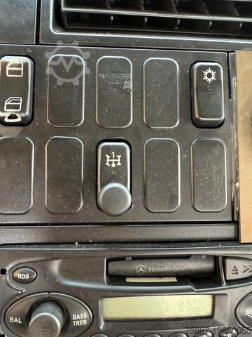 Vrachtwagen met vaste laadbak Mercedes-Benz Atego 1523