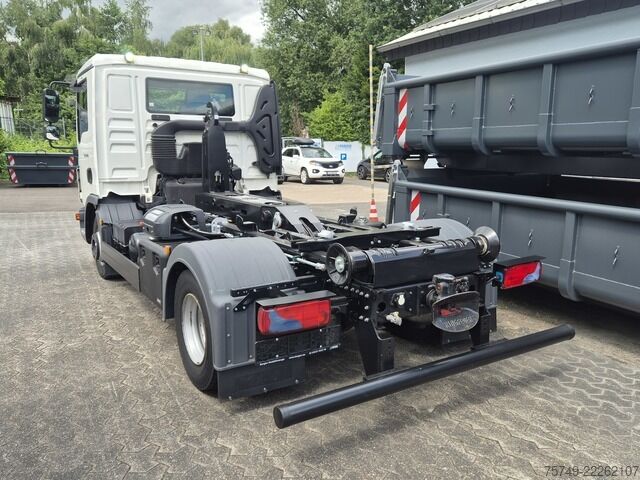 Kroklastbil man TGL 12.220 BL City Abrollkipper  AHK Euro 6
