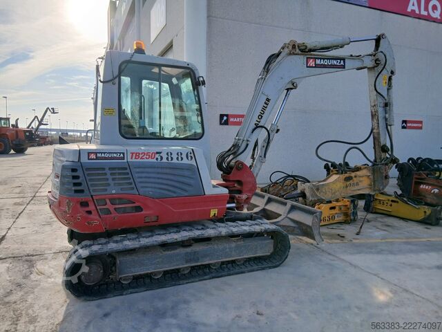 Miniexcavadora Takeuchi TB250