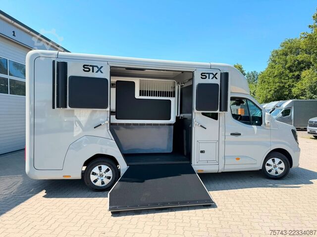Trasportatore di bestiame RENAULT Master STX 5 Sitzer Haras ex. Lang Automatik