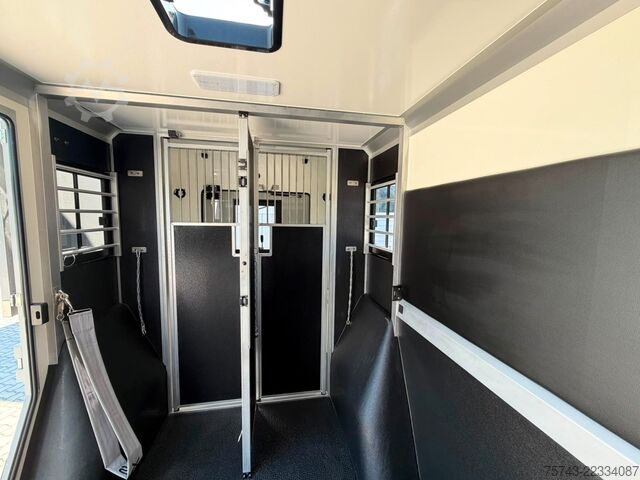 Trasportatore di bestiame RENAULT Master STX 5 Sitzer Haras ex. Lang Automatik