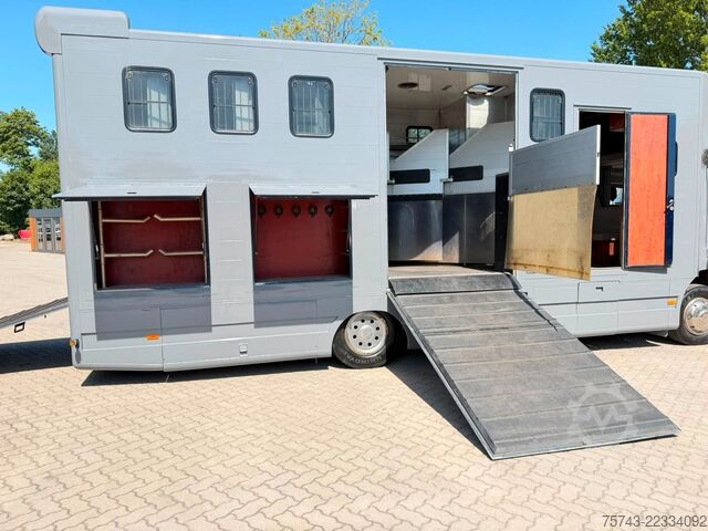 Camion per bestiame MERCEDES-BENZ ATEGO 1218  5  Pferde  Wohnung Dusche