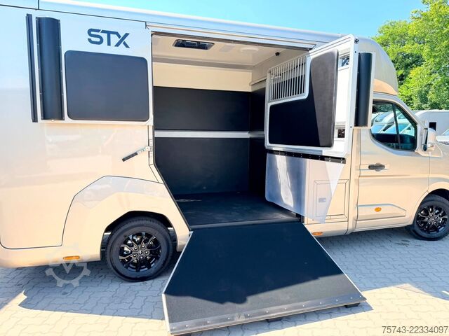 Trasportatore di bestiame RENAULT Master STX 5 Sitzer Haras ex. Lang Automatik