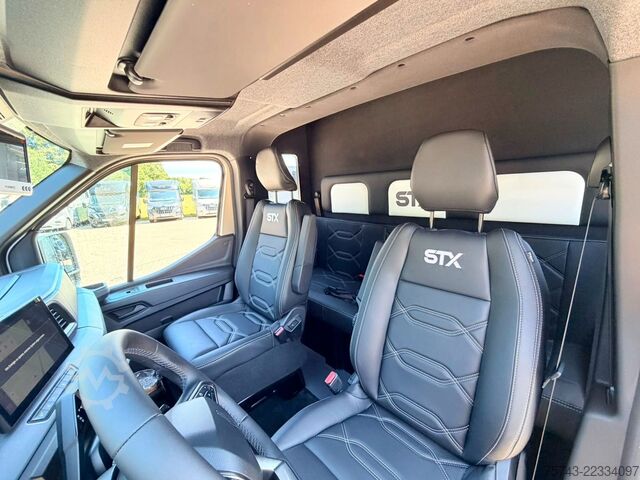 Trasportatore di bestiame RENAULT Master STX 5 Sitzer Haras ex. Lang Automatik