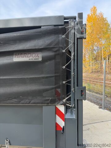 Kontener hakowy „u-box” z Hardox, z systemem składanej siatki Container-Vertrieb-Chemnitz GmbH Abrollcontainer „u-box“ mit Klappnetz