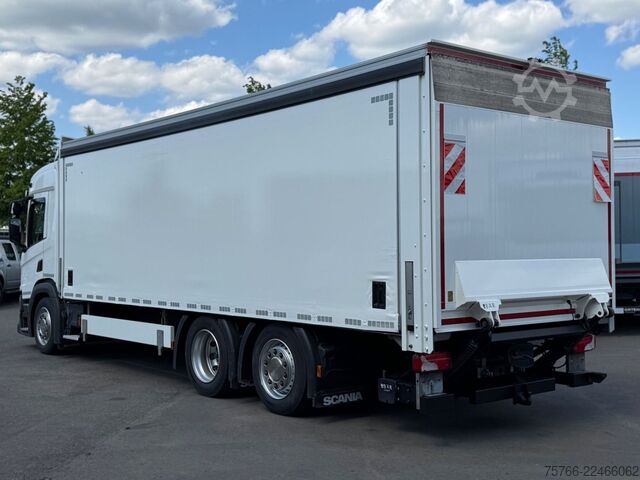 Içecek kamyonu SCANIA P 320 / LBW / 2 x AHK / LENKACHSE / 18 PAL