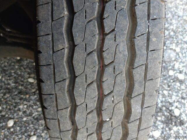 Furgonetka z platformą hydrauliczną Iveco Daily 35 160