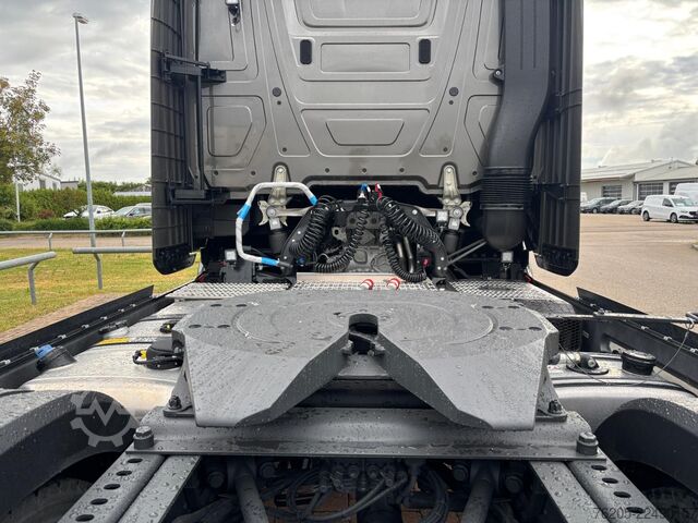 Standardowy ciągnik siodłowy Mercedes-Benz Actros 1853 LS 4x2 ***Top Ausstattung,***
