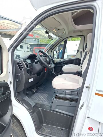 Half-integraal camper BÜRSTNER Lyseo TD 644 G Automatik, SAT+TV, Markise