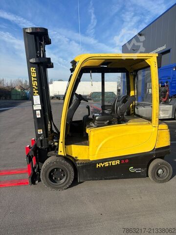 Ηλεκτρικό περονοφόρο τετράτροχο Hyster J 3.0 XN