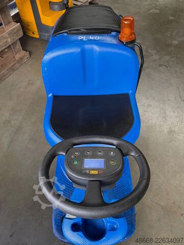 Máquina lavadora e secadora de pisos com operador embarcado Nilfisk Alto Scrubtec R 253 B Combi