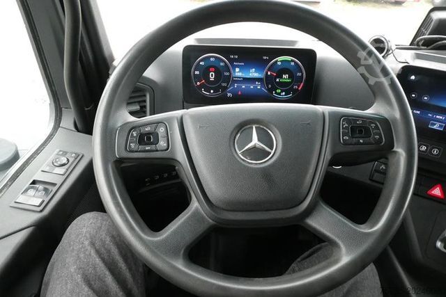 Standardní tahač MERCEDES-BENZ Arocs 2043 AS 4x4 SZM nur 137TKM ! Kipphydrauli