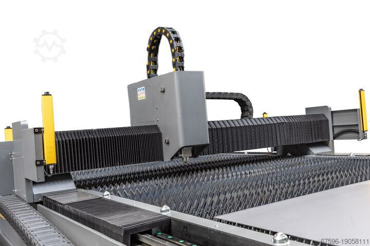 Máquina de corte por láser ECONOMIC-LINED  FiberLasers LOW Budget DMA-F3015ExP