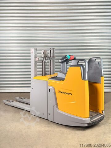 Șofer autocamion cu ridicare mare Jungheinrich ERD 220 - Service Neu - Batterie 80% + Garantie