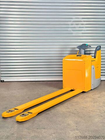 Não há condutor de porta-paletes Jungheinrich ERE 225 - 2.400mm Gabeln- Service Neu-Batterie 80%