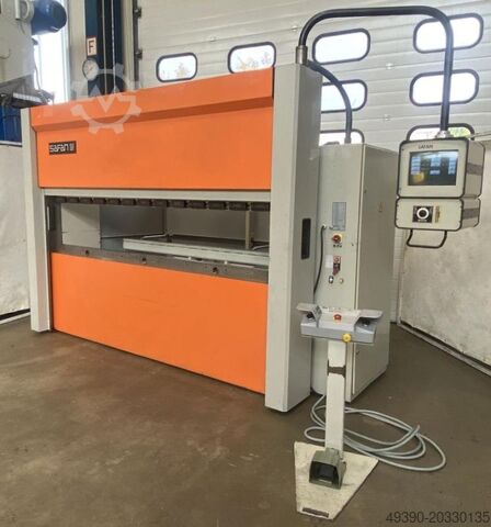 Servo ohraňovací lis, ohraňovací stroj s 4osým CNC řízením, ohýbačka SAFAN SMK-P 50-2550 TS1