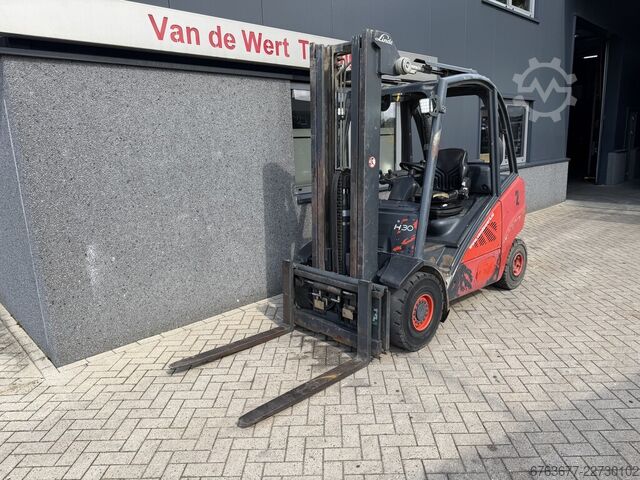 Linde H30D-01, tripla emelés 530 cm, oldalmozgatóval, 4. funkcióval, 2010-es évjárat, 12 900 üzemóra LINDE H30D-01 triplo530 / sideshift / 4e functie / 2010 / 12.900uur / DIESEL