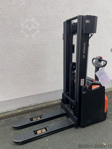 Carrello elevatore alto TOYOTA BT SWE160