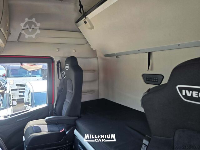 Samochód ciężarowy z plandeką typu platforma Iveco SWAY 510 CENTINATO 7,40 AUT RETARDER