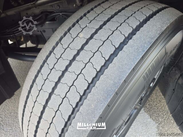 Samochód ciężarowy z plandeką typu platforma Iveco SWAY 510 CENTINATO 7,40 AUT RETARDER