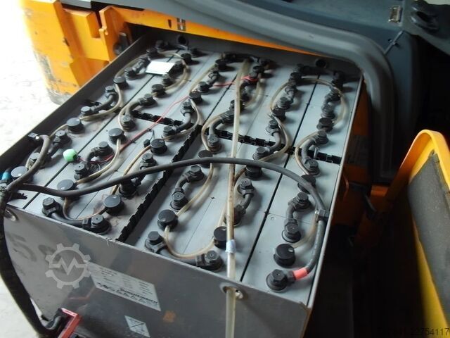 Elektro viljuškar sa četiri točka JUNGHEINRICH EFG 320