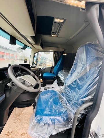 Speciale doeleinden vrachtwagen VOLVO FH 500 8x4 Kran F705 R.2.7 L436 V20 NEUES MODELL