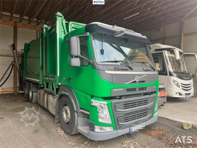 Køretøj til indsamling af affald Volvo FM410 2-Chamber Refuse Truck.