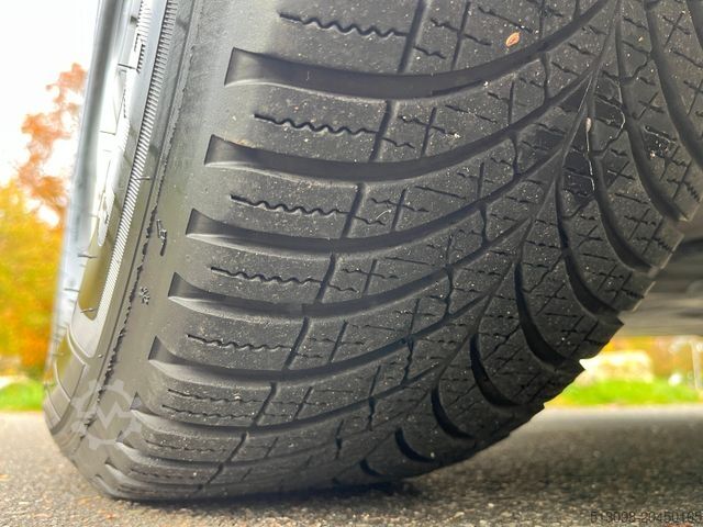 Microbuz VOLKSWAGEN CRAFTER 2,0 TDI 9 SITZER KLIMAAUTOMATIK 1.HAND