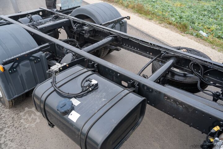 Vrachtwagenchassis MAN TGL12.250 DoKa