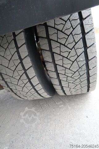 Lastbil med lad og presenning MAN TGL 12.220 BL