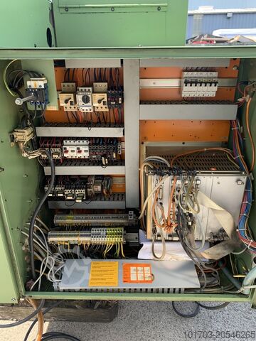 Universal CNC Milling Machine MAHO MH 400 E