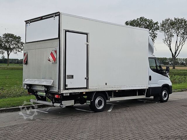 Valiză IVECO DAILY 35S18 Bakwagen Laadklep!