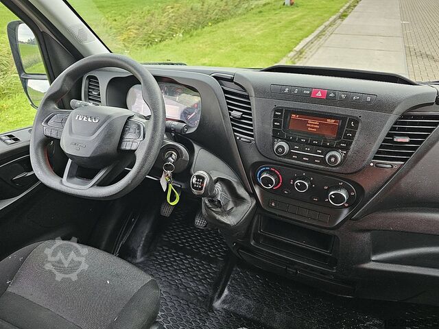 Valiză IVECO DAILY 35S18 Bakwagen Laadklep!