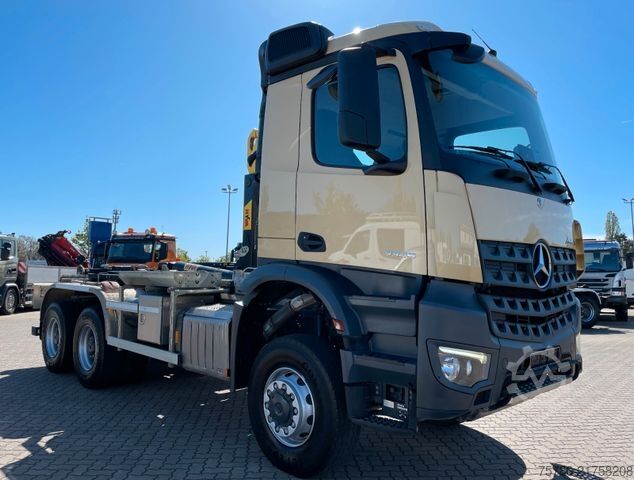 Camion benne à bras amovible MERCEDES-BENZ Arocs 3345 6x6 BB/ Hyva 26-51-S/ Kran Hydr.