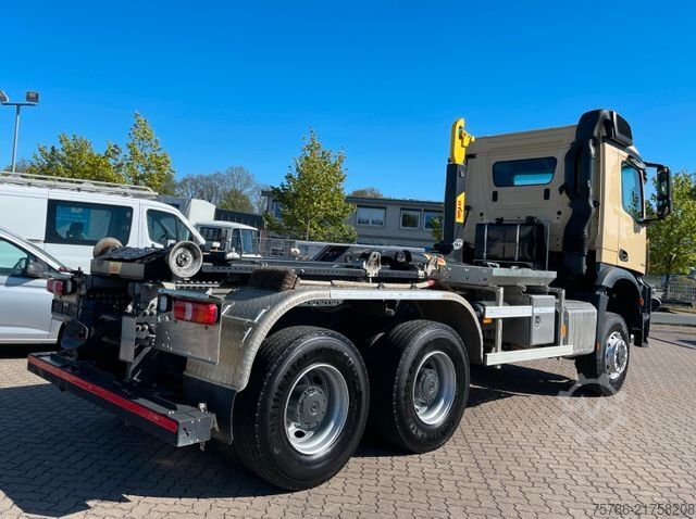 Camion benne à bras amovible MERCEDES-BENZ Arocs 3345 6x6 BB/ Hyva 26-51-S/ Kran Hydr.